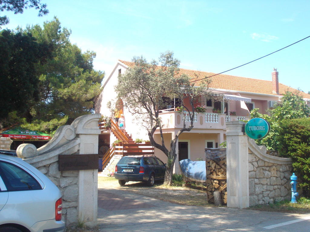 Apartments Vidakovic Ugljan Bagian luar foto